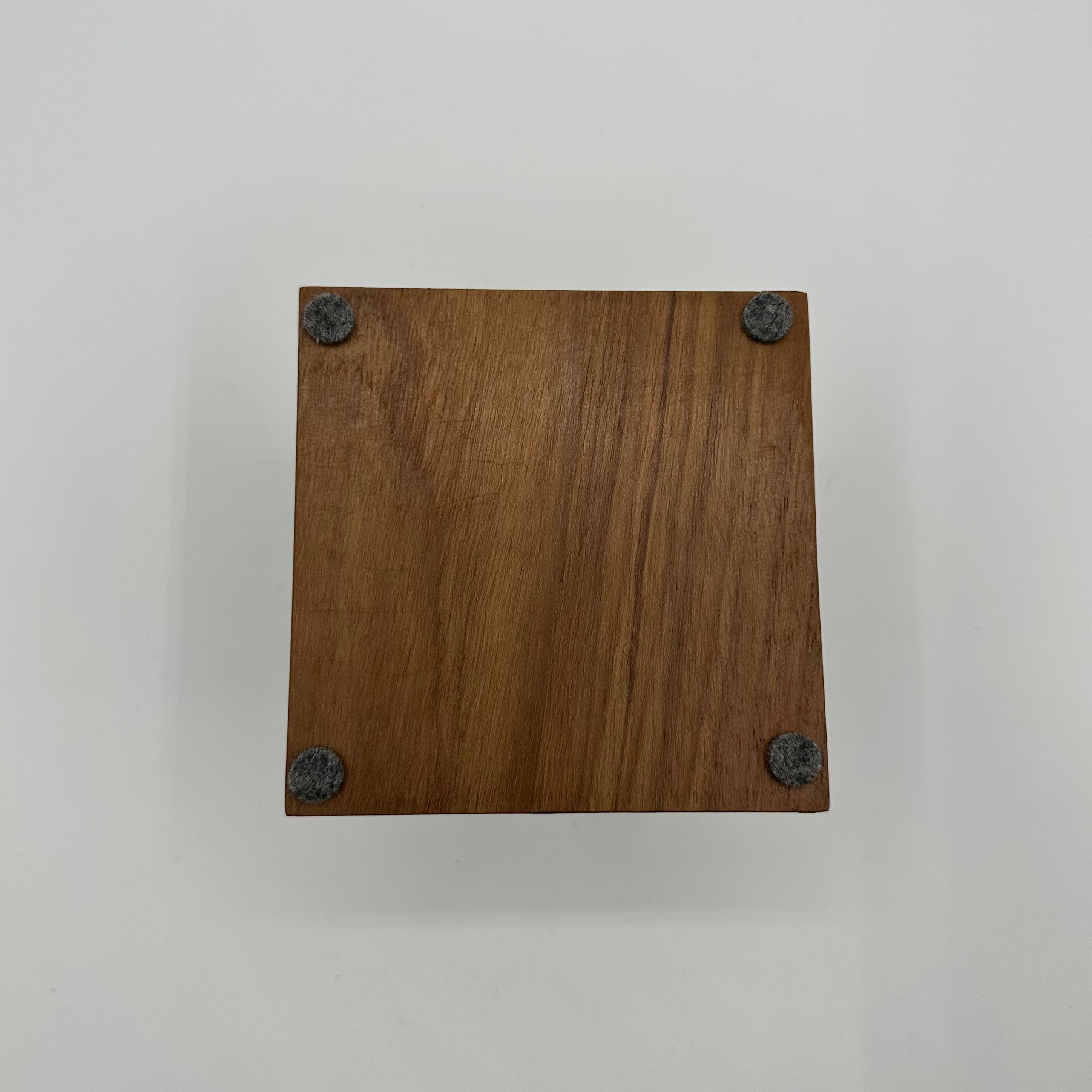 Flat Display Teak (Plain Text)